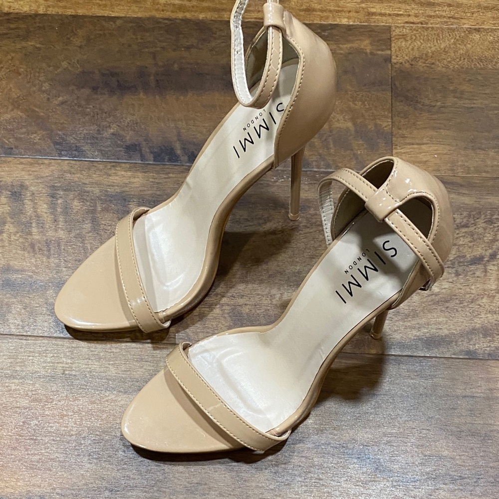 NWOT SIMMI 5” London Women's Nude Patent AnkleStrap Heel SZ 6 Sexy Heel Clubwear